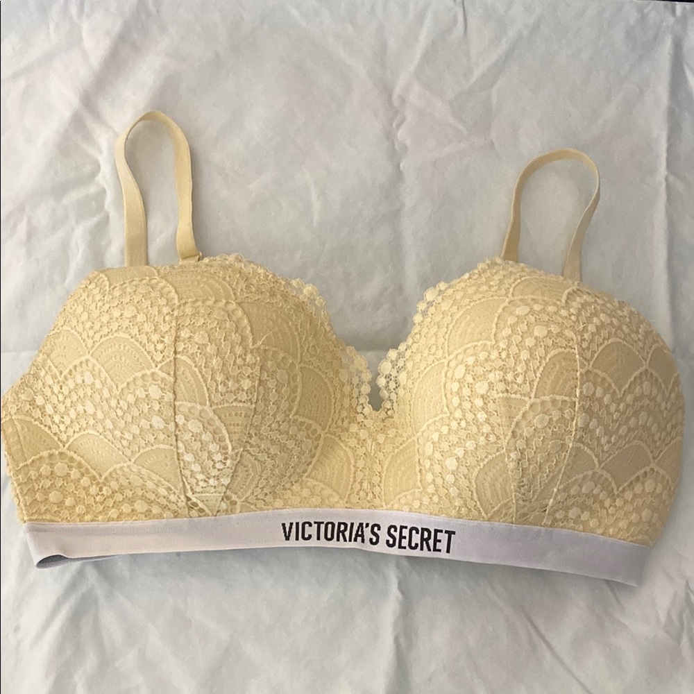 Victoria's Secret Pale Yellow Lace, Lined no-wire, Bra